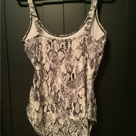NWOT Calvin Klein One piece Swimsuit 18 - Picture 3 of 7